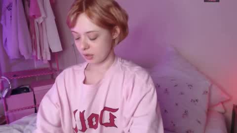 Snapshot of katie_deville chatting on April 20, 12:46 am Katie Deville online show from April 20, 12:46 am