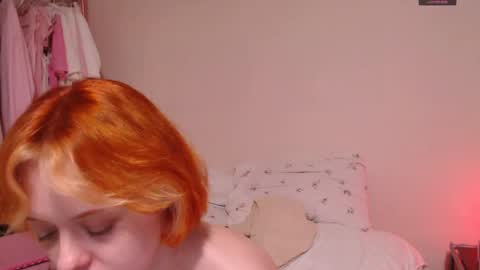 Snapshot of katie_deville chatting on May 17, 10:06 pm Katie Deville online show from May 17, 10:06 pm