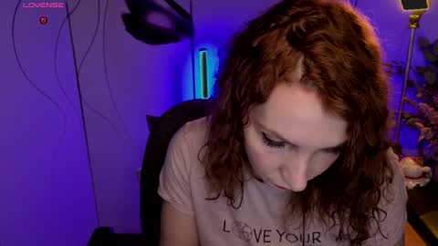 Snapshot of katiejohanson chatting on December 19, 3:57 am Katie online show from December 19, 3:57 am