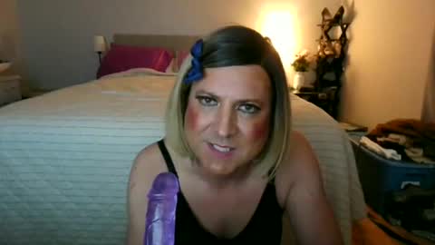 katieutopia online show from November 8, 3:50 am