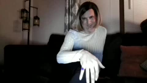 katieutopia online show from January 8, 3:31 am