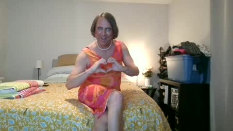 Snapshot of katieutopia chatting on July 2, 2:11 am katieutopia online show from July 2, 2:11 am