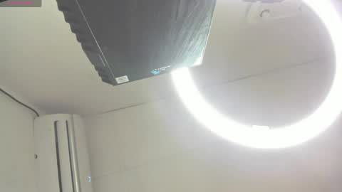 Snapshot of katitaluxury_hot chatting on May 15, 1:23 am katitaluxury_hot online show from May 15, 1:23 am