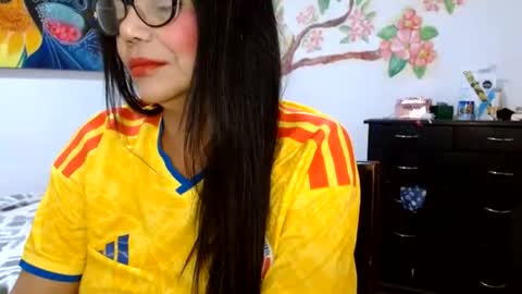 Snapshot of katiusca_horny2 chatting on June 22, 12:45 am katiusca_horny2 online show from June 22, 12:45 am