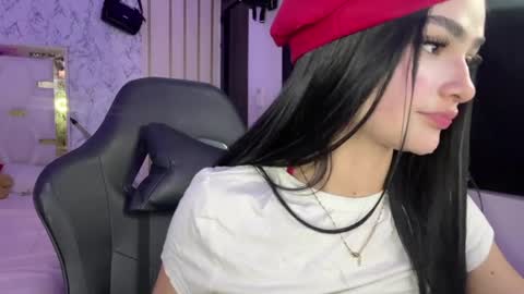 Snapshot of katleen_v chatting on June 4, 1:00 am Katleen. online show from June 4, 1:00 am