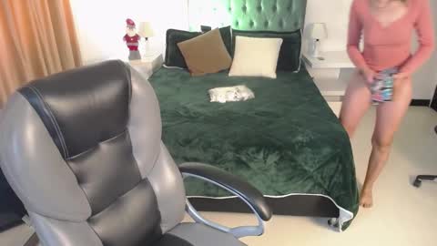 Snapshot of katnia_and_marcuz chatting on December 5, 12:11 pm Katnia and Marcuz online show from December 5, 12:11 pm