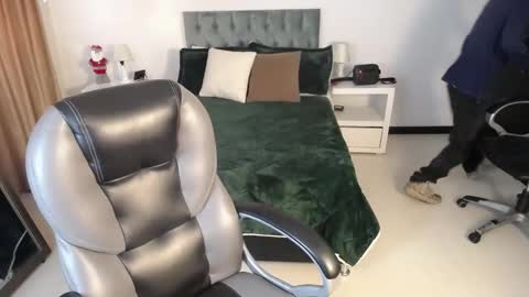 Snapshot of katnia_and_marcuz chatting on December 11, 11:30 am Katnia and Marcuz online show from December 11, 11:30 am