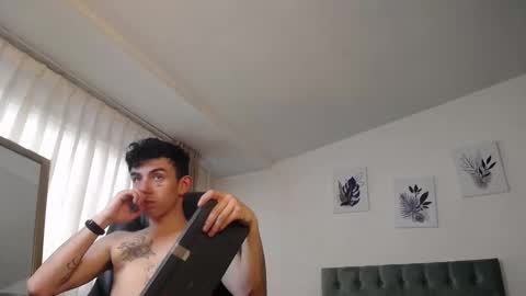 Snapshot of katnia_and_marcuz chatting on December 22, 4:38 pm Katnia and Marcuz online show from December 22, 4:38 pm