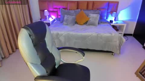 Snapshot of katnia_and_marcuz chatting on September 10, 11:32 am Katnia and Marcuz online show from September 10, 11:32 am