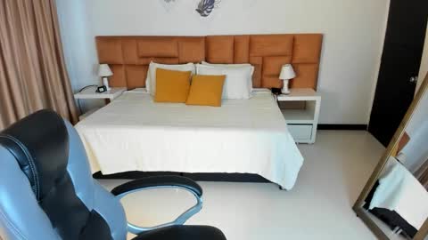 Snapshot of katnia_and_marcuz chatting on October 5, 11:41 am Katnia and Marcuz online show from October 5, 11:41 am