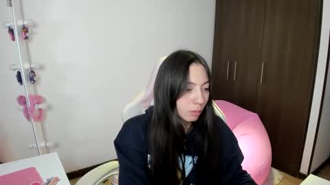 Snapshot of katrinrosex chatting on December 3, 12:24 am Katrin online show from December 3, 12:24 am