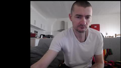 Snapshot of katsufr chatting on March 3, 7:10 am demyx online show from March 3, 7:10 am