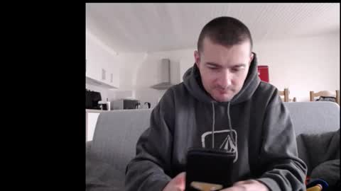 Snapshot of katsufr chatting on March 10, 10:37 am demyx online show from March 10, 10:37 am