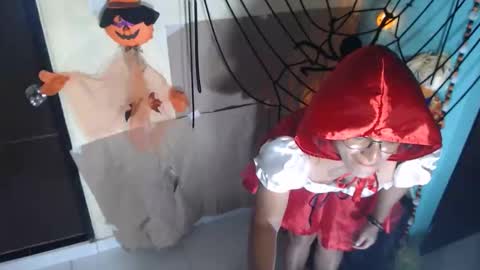 KattleyaGrey online show from October 31, 6:20 pm