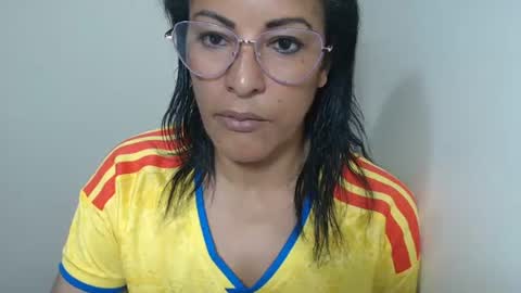Snapshot of kattleyagray chatting on July 3, 9:21 pm KattleyaGrey online show from July 3, 9:21 pm