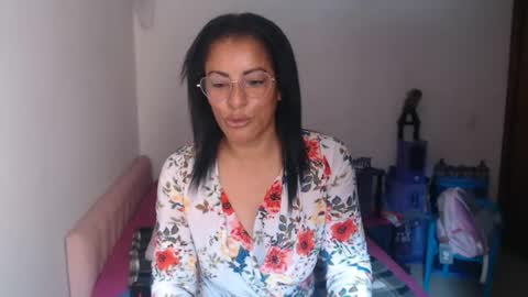 Snapshot of kattleyagray chatting on July 29, 1:20 pm KattleyaGrey online show from July 29, 1:20 pm