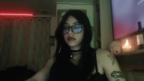 Snapshot of kattze chatting on December 3, 5:20 am online show from December 3, 5:20 am