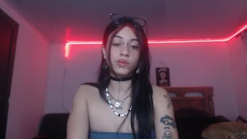 Snapshot of kattze chatting on December 13, 3:43 pm online show from December 13, 3:43 pm