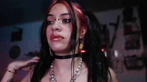 Snapshot of kattze chatting on January 5, 1:56 am online show from January 5, 1:56 am