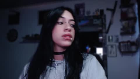 Snapshot of kattze chatting on January 23, 11:26 am online show from January 23, 11:26 am