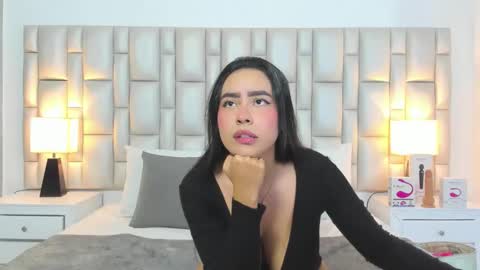 Snapshot of katy_and_paola chatting on June 1, 7:48 pm katy blonde girl and paola big boobs online show from June 1, 7:48 pm