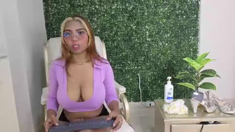 katy_love222 online show from May 24, 6:57 pm