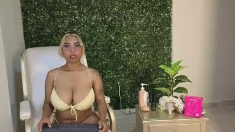 katy_love222 online show from May 28, 7:55 pm