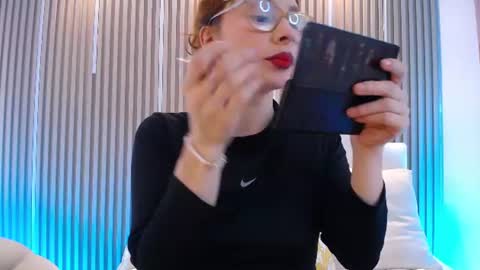 Snapshot of katy_van chatting on June 19, 9:40 pm Katy Van online show from June 19, 9:40 pm