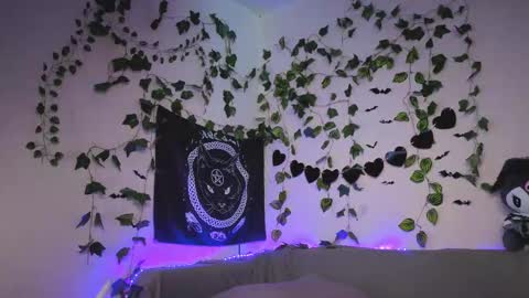 Mia online show from March 5, 7:59 am