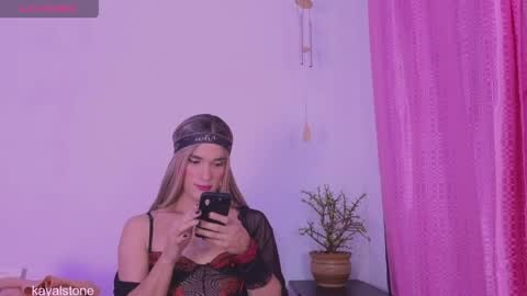 Snapshot of kayalstone chatting on April 17, 7:22 am Cattleya stone online show from April 17, 7:22 am