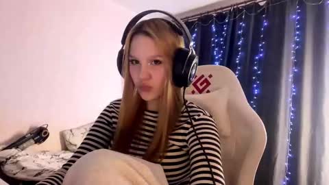 Amia online show from March 18, 5:38 pm