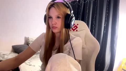 Amia online show from March 24, 5:29 pm