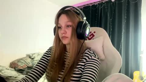 Snapshot of kayceefroehner chatting on May 2, 5:29 pm Amia online show from May 2, 5:29 pm