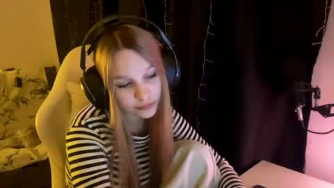 Snapshot of kayceefroehner chatting on May 3, 6:36 pm Amia online show from May 3, 6:36 pm
