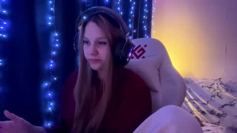 Snapshot of kayceefroehner chatting on May 7, 7:19 pm Amia online show from May 7, 7:19 pm