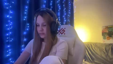Snapshot of kayceefroehner chatting on May 19, 6:47 pm Amia online show from May 19, 6:47 pm