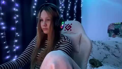 Snapshot of kayceefroehner chatting on May 23, 7:29 pm Amia online show from May 23, 7:29 pm