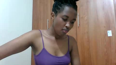 Snapshot of kaylar005 chatting on June 9, 7:53 am kaylar online show from June 9, 7:53 am