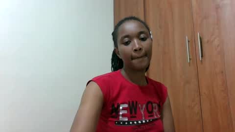Snapshot of kaylar005 chatting on June 15, 4:31 pm kaylar online show from June 15, 4:31 pm