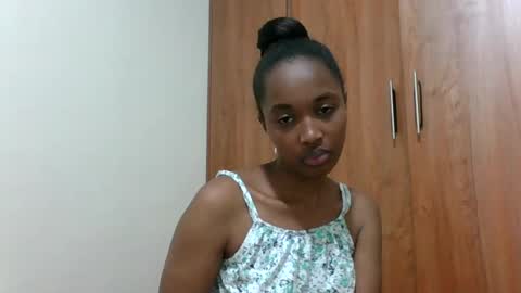 Snapshot of kaylar005 chatting on June 25, 11:04 am kaylar online show from June 25, 11:04 am