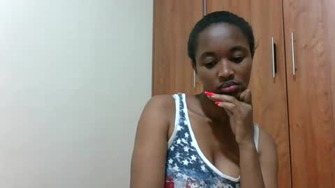 Snapshot of kaylar005 chatting on July 1, 5:23 pm kaylar online show from July 1, 5:23 pm