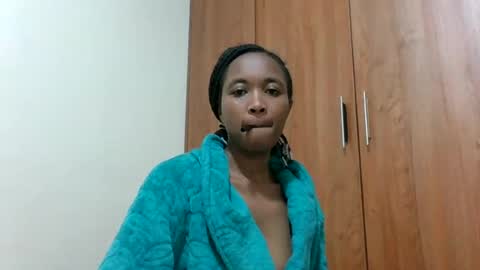 Snapshot of kaylar005 chatting on July 25, 8:01 am kaylar online show from July 25, 8:01 am
