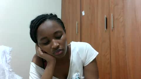 Snapshot of kaylar005 chatting on July 25, 8:06 pm kaylar online show from July 25, 8:06 pm