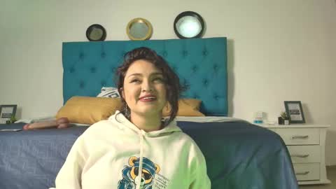 Snapshot of kaylavanber_ chatting on February 13, 5:37 am KAYLA Damian online show from February 13, 5:37 am