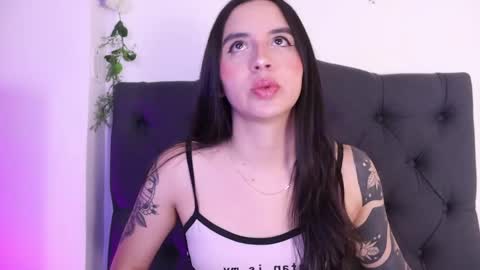 Snapshot of kaylee_lee chatting on April 4, 3:38 am kaylee_lee online show from April 4, 3:38 am