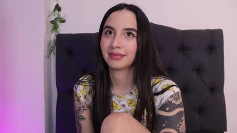 Snapshot of kaylee_lee chatting on April 13, 4:07 am kaylee_lee online show from April 13, 4:07 am