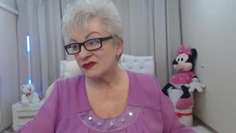 kaylesmoll online show from March 17, 8:01 pm