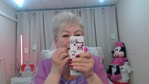 kaylesmoll online show from April 7, 7:03 pm