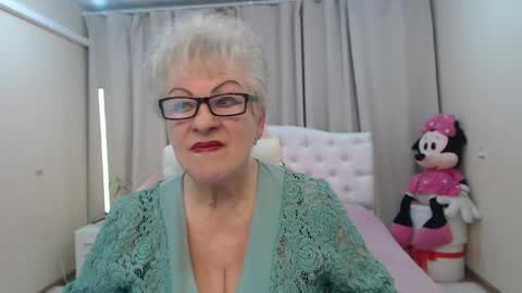 kaylesmoll online show from May 5, 6:38 pm
