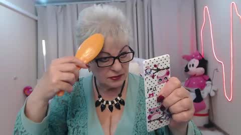 kaylesmoll online show from May 27, 6:49 pm